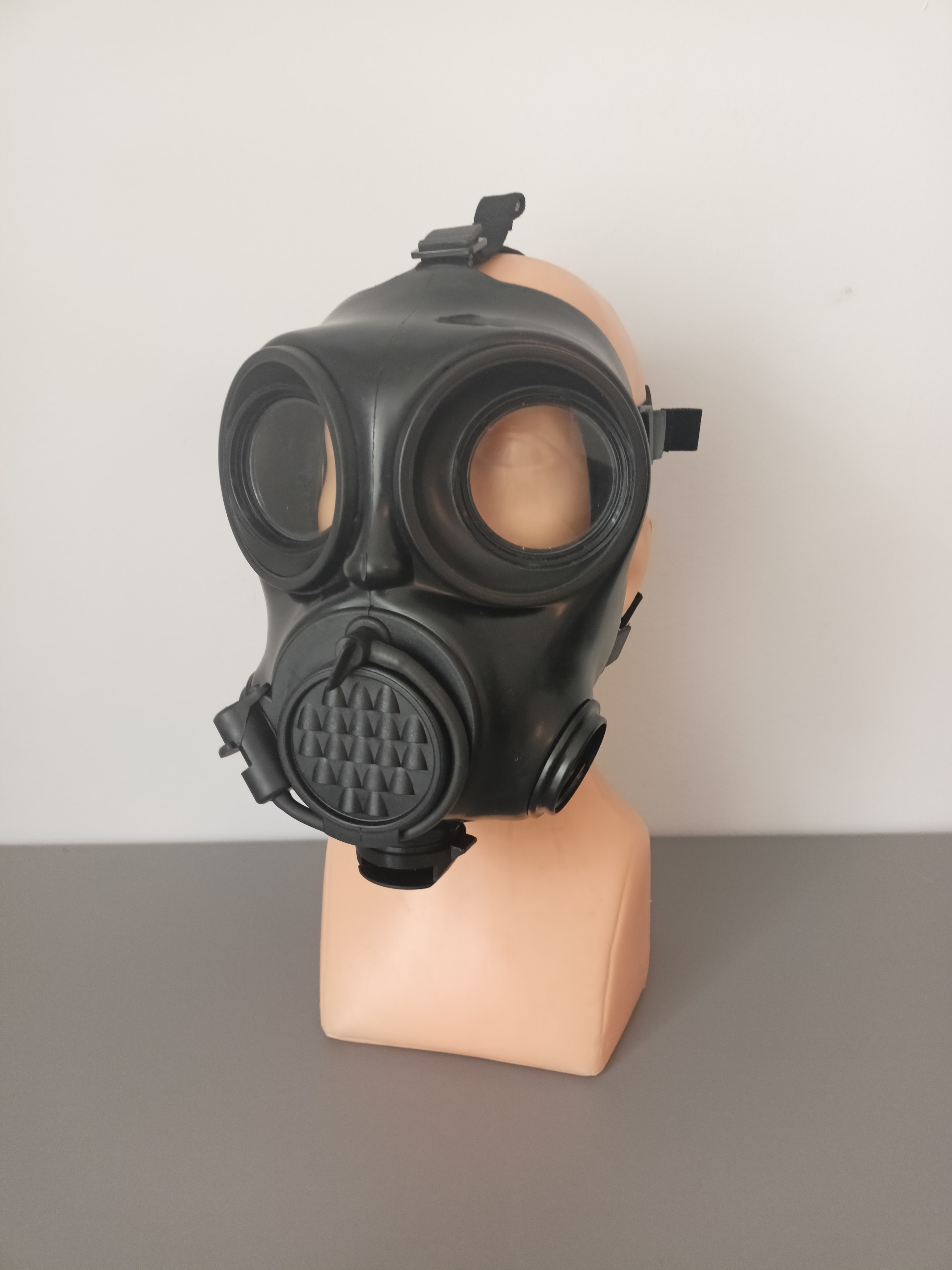 OM-90